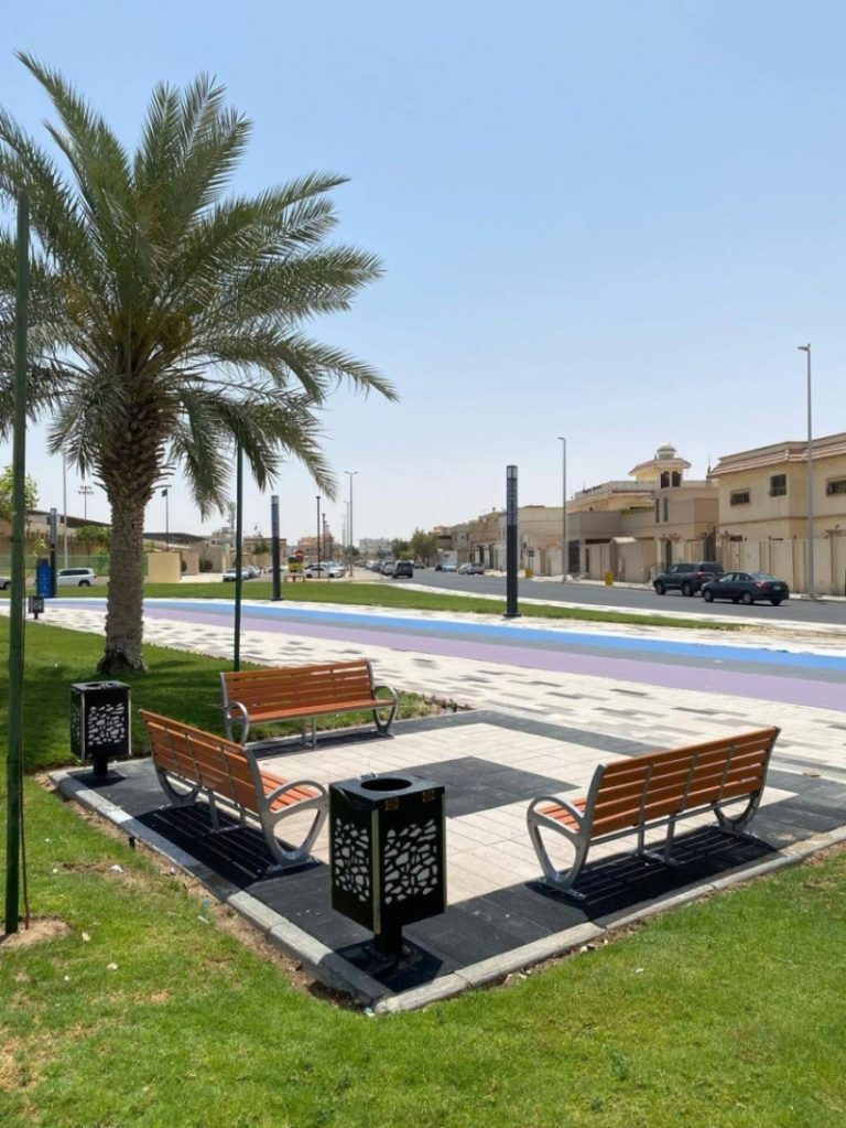 تطوير ممشى وحديقة حي المطار من قبل بلدية بقيق
