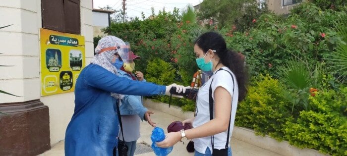 تفتيش طلاب الثانوية العامة 2025 بالعصا الإلكترونية قبل دخول اللجان