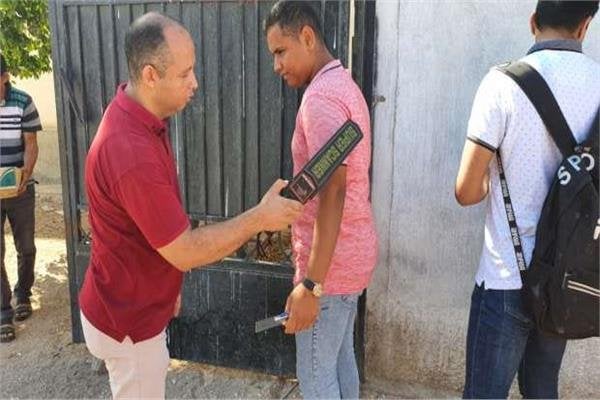تفتيش طلاب الثانوية العامة قبل امتحان اللغة العربية يثير القلق
استهلال تفتيش طلاب الثانوية العامة قبل امتحان اللغة العربية
تفتيش طلاب الثانوية العامة يشعل الأجواء قبل امتحان اللغة العربية
بدء إجراءات تفتيش طلاب الثانوية العامة قبل امتحان اللغة العربية
إجراءات تفتيش طلاب الثانوية العامة تنطلق قبل امتحان اللغة العربية
