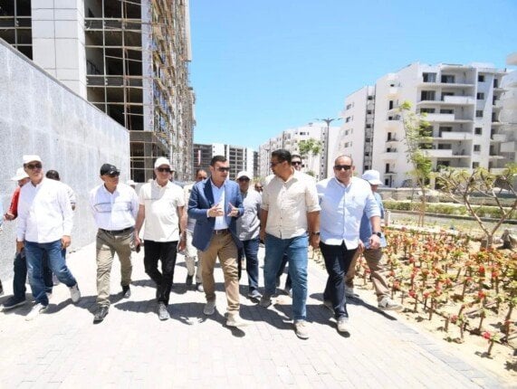 تفقد وزير الإسكان كومباوند مزارين والحي اللاتيني بالعلمين الجديدة