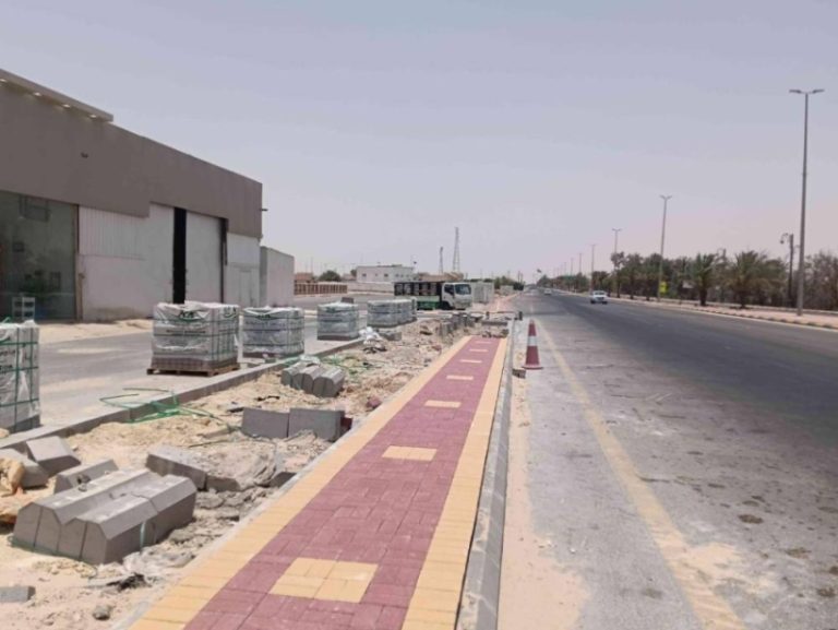 تقدم ملحوظ في مشروع السفلتة والأرصفة والإنارة بالصرار بنسبة 30%
