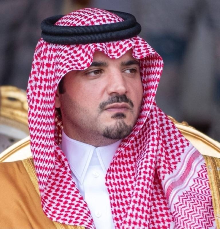 تقديم العزاء من وزير الداخلية لعصام الشريف في وفاة والدته