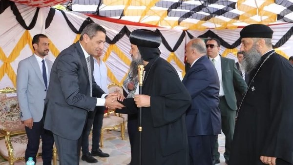 تهنئة أسقف السويس للمحافظ والقيادات التنفيذية بعيد الأضحى
نيافة الأنبا بموا يتوجه بتهنئة خاصة بعيد الأضحى للمسؤولين
أسقف إيبارشية السويس في زيارة تهنئة للمحافظ بعيد الأضحى
الأنبا بموا يزور دار الرحمة ويرسل التهاني بعيد الأضحى
زيارة تهنئة من أسقف السويس للمحافظ بمناسبة عيد الأضحى