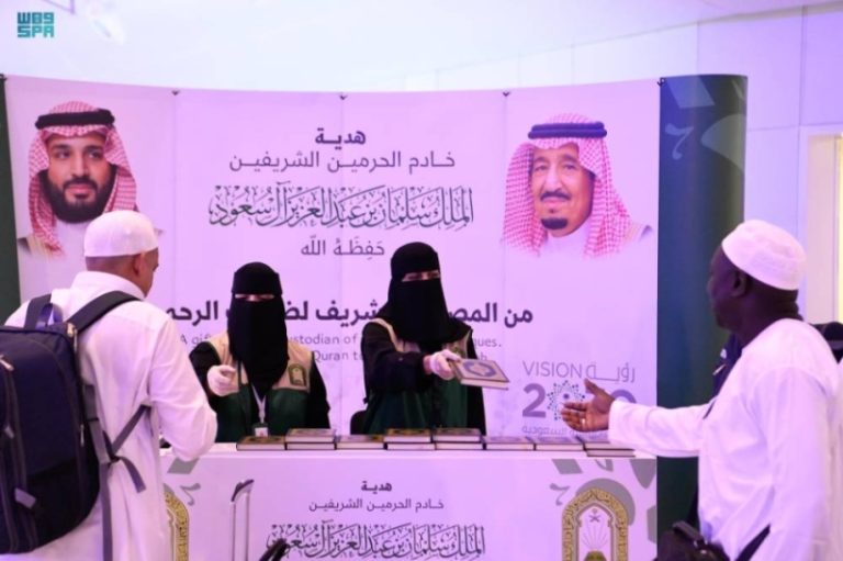 توزيع هدية خادم الحرمين مستمر عبر مطار جدة
