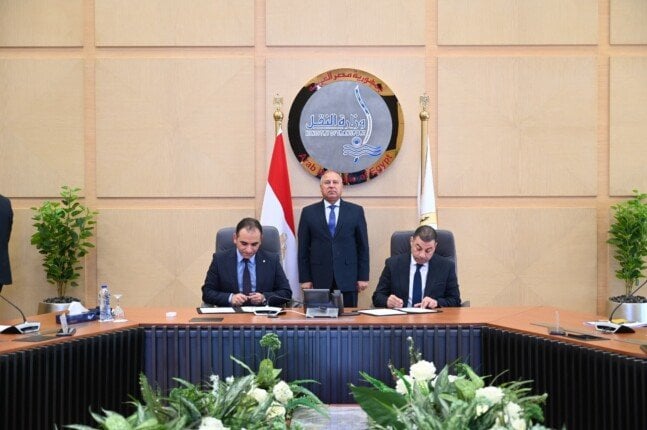 توقيع عقد ترخيص شركة جديدة لتنظيم خدمات النقل البري بتكنولوجيا المعلومات بحضور وزير النقل