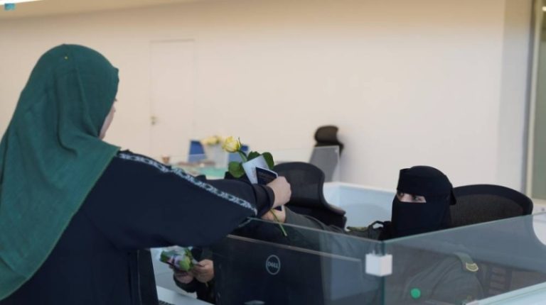 جوازات منفذ الحديثة تستكمل مغادرة ضيوف الرحمن