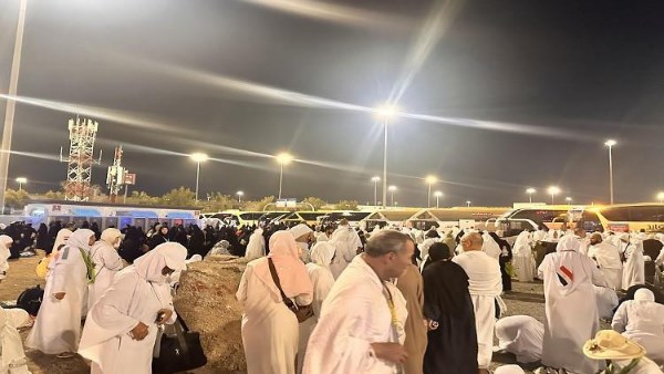 حجاج بعثة القرعة يصلون إلى مخيمات منى بنجاح
تسكن حجاج بعثة القرعة في مخيمات منى صباح اليوم
مخيمات منى تستقبل حجاج بعثة القرعة المصرية
نجاح تسكين حجاج بعثة القرعة في مشعر منى
وصول حجاج بعثة القرعة إلى منى بعد إتمام جمع الجمرات