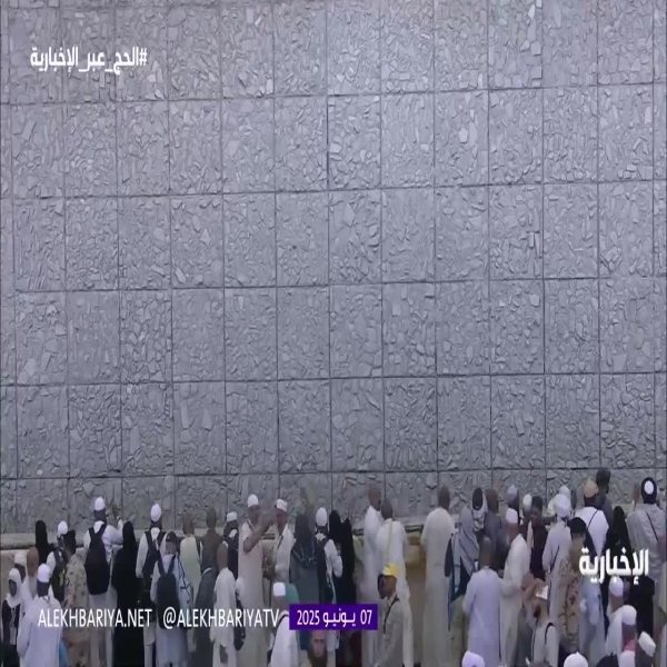 حجاج بيت الله يبدأون رمي الجمرات الثلاث في أول أيام التشريق