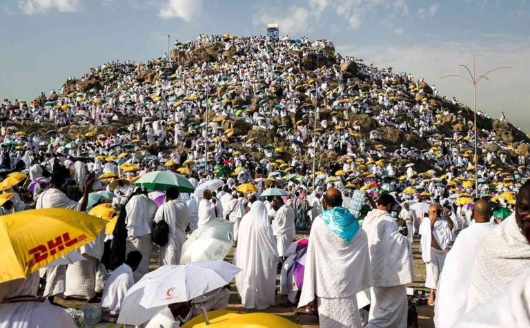 حجاج بيت الله يصلون إلى مشعر عرفات في الركن الأعظم بث مباشر