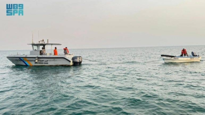 حرس الحدود في مكة المكرمة ينقذ مقيمًا مصريًا من الغرق في البحر
