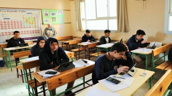 حصول الطلاب على نتيجة الشهادة الإعدادية في كفر الشيخ 2025.. طرق الاستعلام والرابط