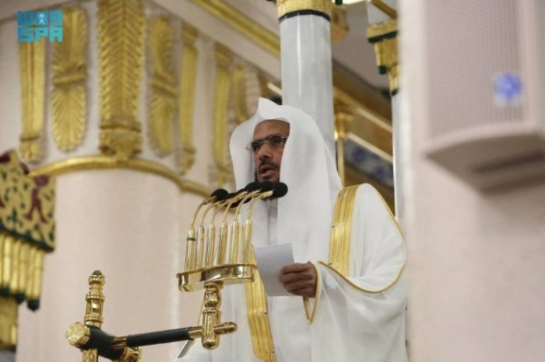 خطبة الجمعة تنهض من المسجد النبوي
مسجد النبوي يحتضن خطبة الجمعة
خطبة الجمعة تتجلى في المسجد النبوي
في المسجد النبوي: خطبة الجمعة تؤثر في القلوب
الجمعة المباركة تنطلق من المسجد النبوي
خطبة الجمعة بجو روحاني في المسجد النبوي