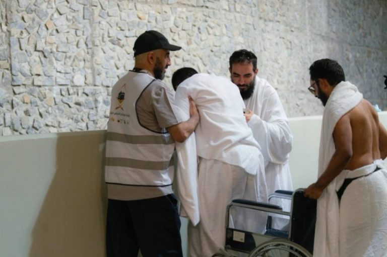 ذوو الإعاقة يحققون سهولة في رمي الجمرات بمشعر منى ثالث أيام العيد