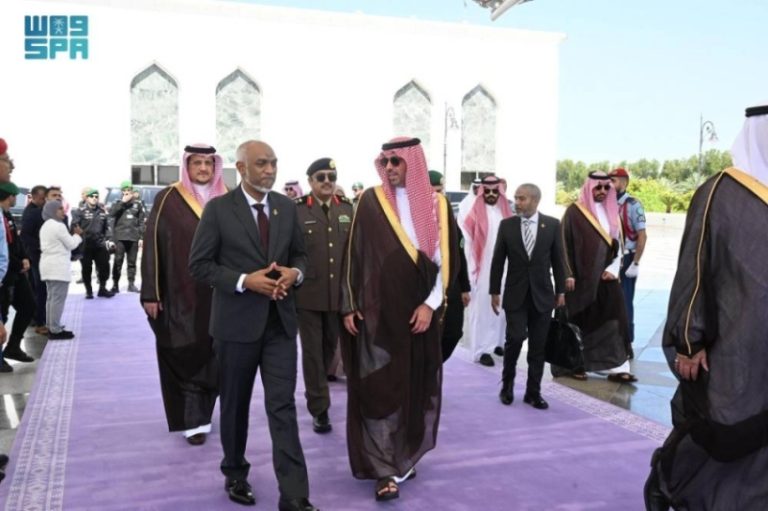 رئيس المالديف يغادر جدة