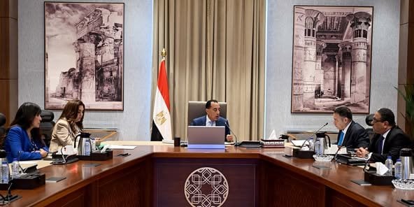 رئيس الوزراء يتابع المشروعات التنموية في البحر الأحمر