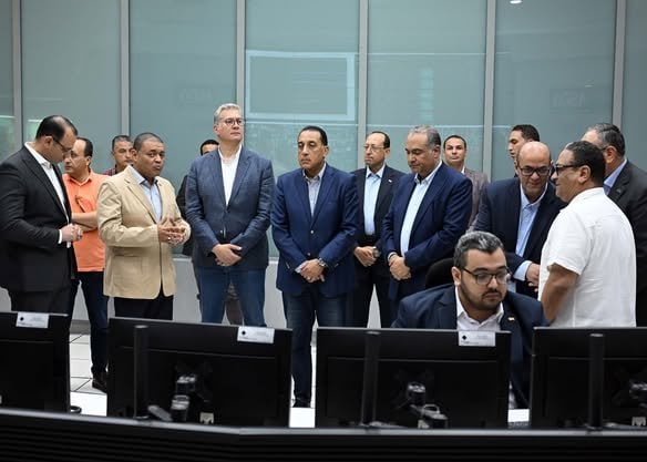 رئيس الوزراء يراقب الشبكة القومية للغاز من مركز التحكم