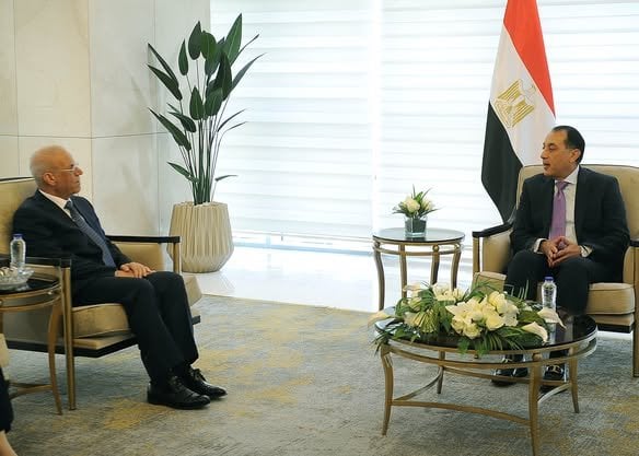 رئيس الوزراء يستعرض مع السفير العراقي ملفات التعاون المشترك