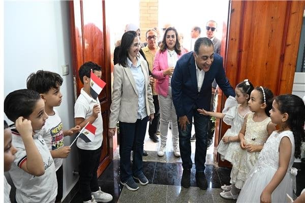 رئيس الوزراء يقوم بجولة تفقدية في مدرسة رزق درويش الابتدائية بزاوية صقر بالبحيرة