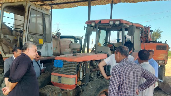 رئيس تحسين الأراضي يتفقد محطات الزراعة الآلية في الغربية لتعزيز استخدام التقنيات الحديثة
الزراعة تشن جولة تفقدية في محطات الزراعة الآلية بالغربية وتراقب تسوية الأراضي بالليزر