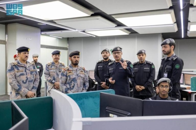 زيارة مدير عام حرس الحدود لمركز “911” في مكة المكرمة