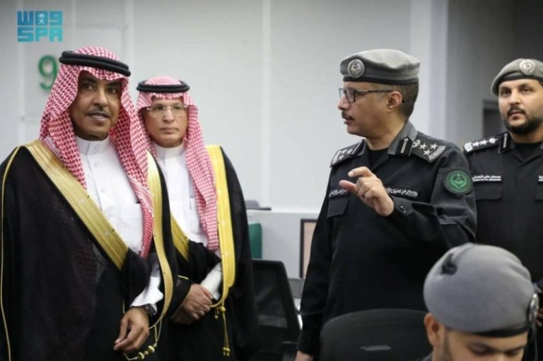 زيارة وزير الإعلام لمركز العمليات الأمنية الموحدة (911) بمكة المكرمة