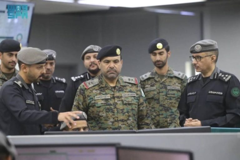 زيارة وكيل “الداخلية” لمركز (911) بمكة تعزز التعاون الأمني