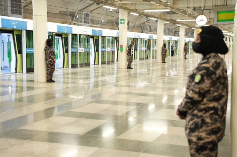 سيدات الأمن يساهمن في إدارة الحشود