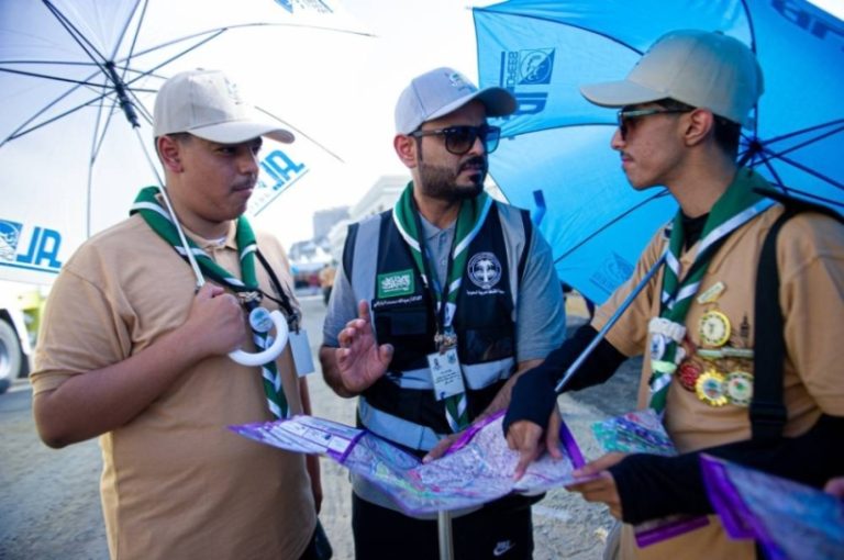 شباب الكشافة يعبرون عن فخرهم واعتزازهم بخدمة ضيوف الرحمن