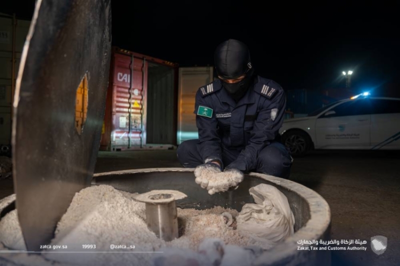 ضبط في ميناء جدة الإسلامي: إحباط تهريب 1.7 مليون حبة من “الإمفيتامين” بواسطة الزكاة والضريبة والجمارك