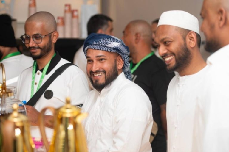 ضيوف برنامج خادم الحرمين يحتفلون بفرحة العمر وسط كرم الضيافة ورحابة الاستقبال