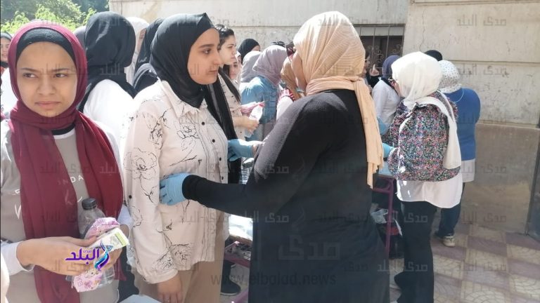 طلاب الثانوية العامة يتوافدون على لجان الامتحانات بموعد انطلاق فعاليات اليوم الثاني لماراثون 2025