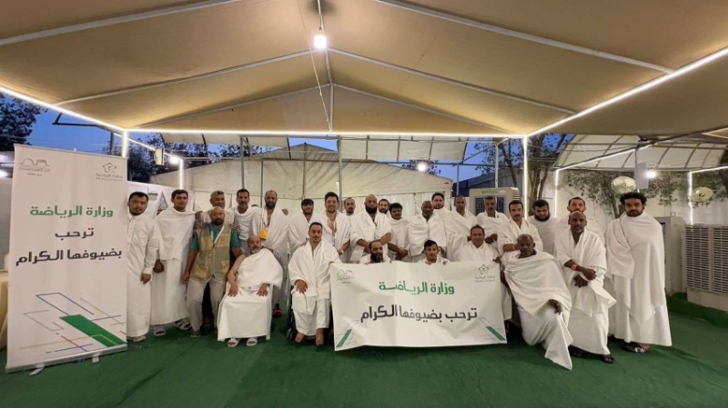 عدد من الرياضيين يتحجون في موسم حج هذا العام