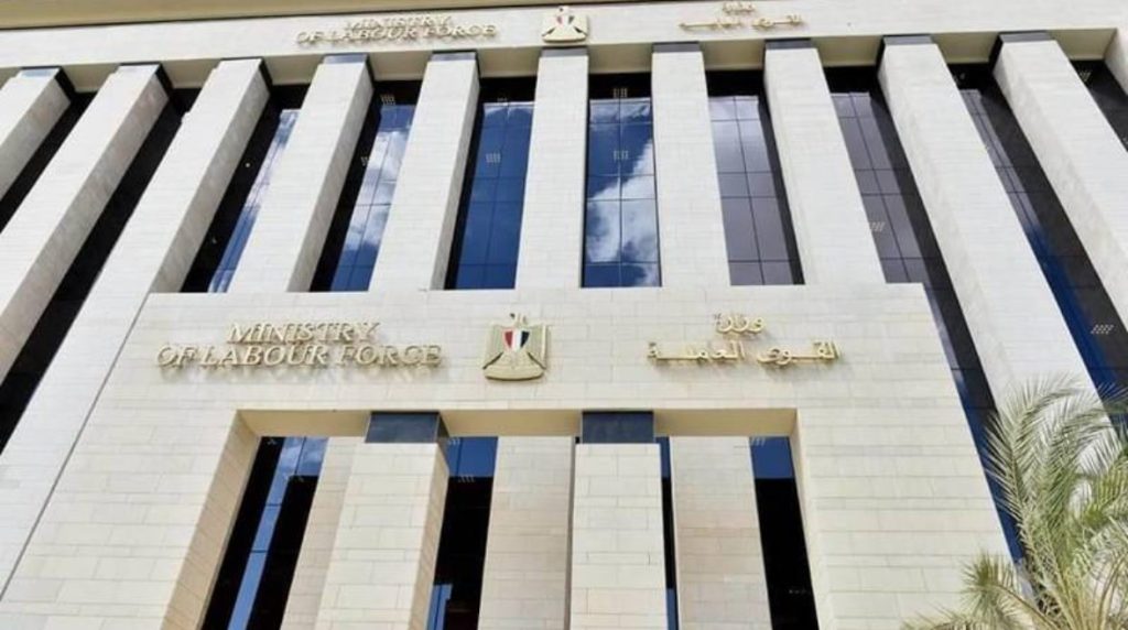 وزارة العمل المصرية: فتح باب التقديم على وظائف مكاتب التمثيل العمالي بالخارج.. سارع بالتقديم!