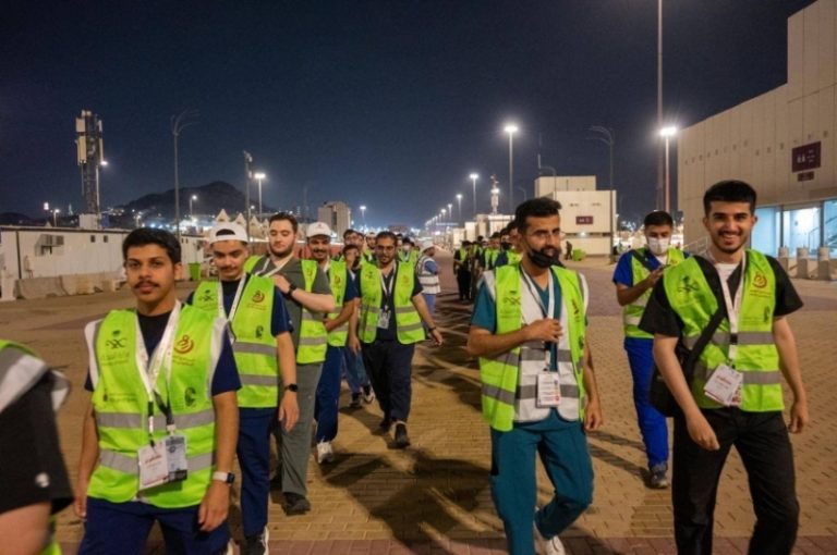 فرق صحيَّة تطوعيَّة تقدم خدمات للحجاج