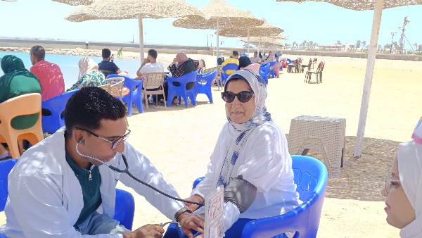فرق طبية تنتشر بكثافة في المناطق الساحلية والسياحية
