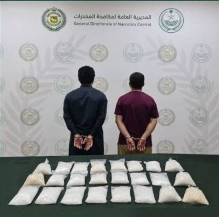 قبضت الجهات الأمنية بالرياض على مقيمين بتهمة ترويج 11.7 كجم من الشبو