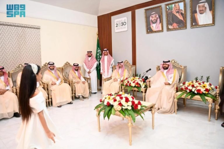لقاء أمير جازان ونائبه مع مشايخ وأهالي جزر فرسان