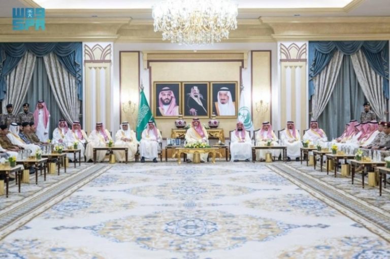 لقاء مهم للأمير عبدالعزيز بن سعود مع مسؤولي الداخلية وقادة الأمن