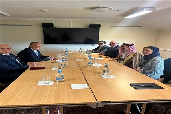 لقاء وزير الخارجية مع نظيره السعودي في منتدى أوسلو