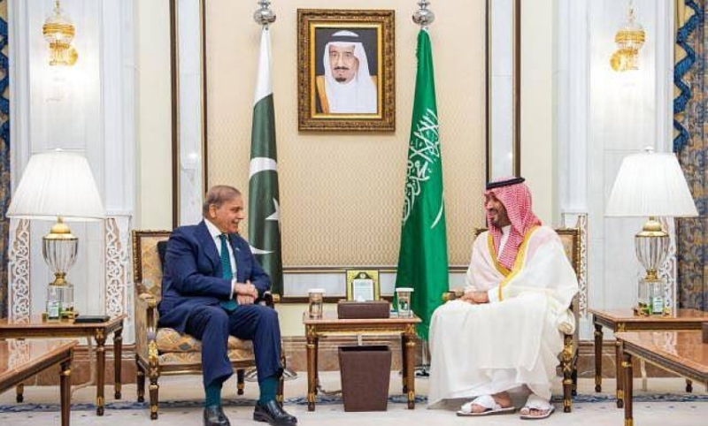 مباحثات مهمة بين ولي العهد ورئيس وزراء باكستان حول العلاقات والتطورات الإقليمية