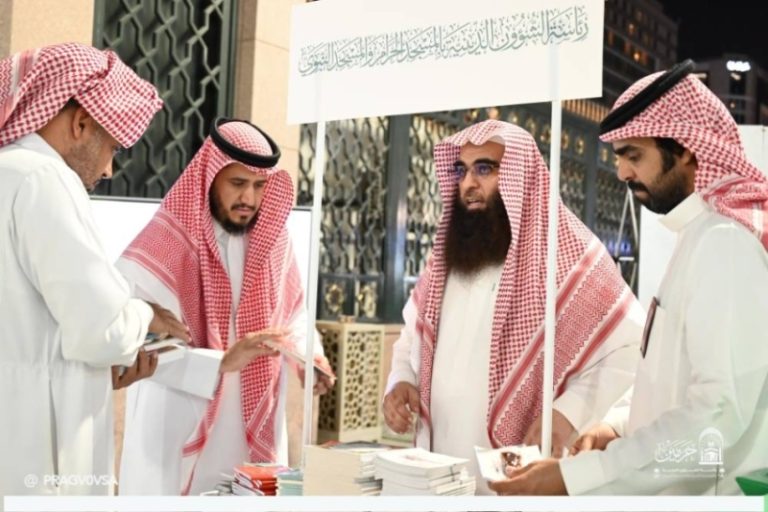 مبادرات توعوية لقاصدي المسجد النبوي من “الشؤون الدينية”