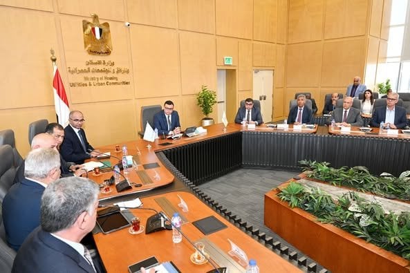 متابعة حثيثة لوزير الإسكان حول مشروعات المرافق وتوطين الصناعة