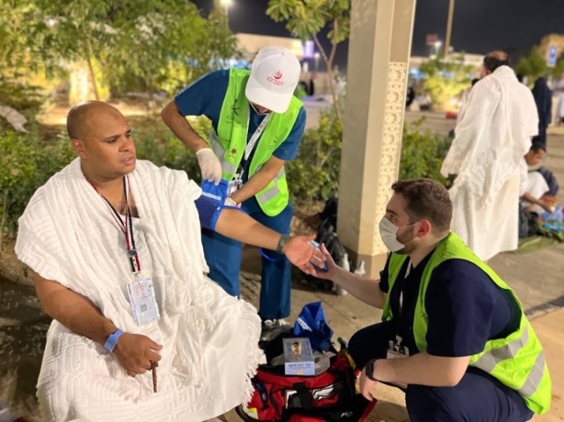 متطوعو الصحة يكسبون دعوات الحجاج ومهارات الميدان