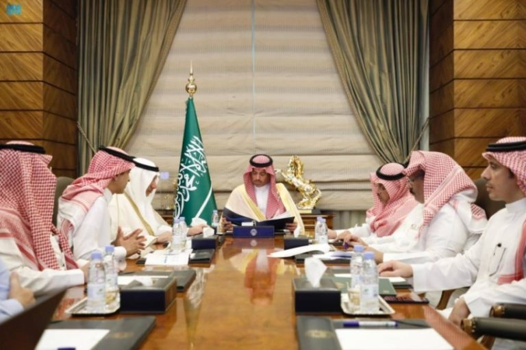 محافظ جدة يراقب مشروعات المياه