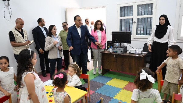مدبولي يتفقد مدرسة رزق درويش بزاوية صقر ويستمع لآراء الطلاب حول البرنامج الصيفي