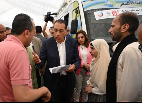 مدبولي يوكل وزير الصحة بمتابعة حالة الطفلة المعرضة للعمى بعد إصابتها بهجوم طفل آخر