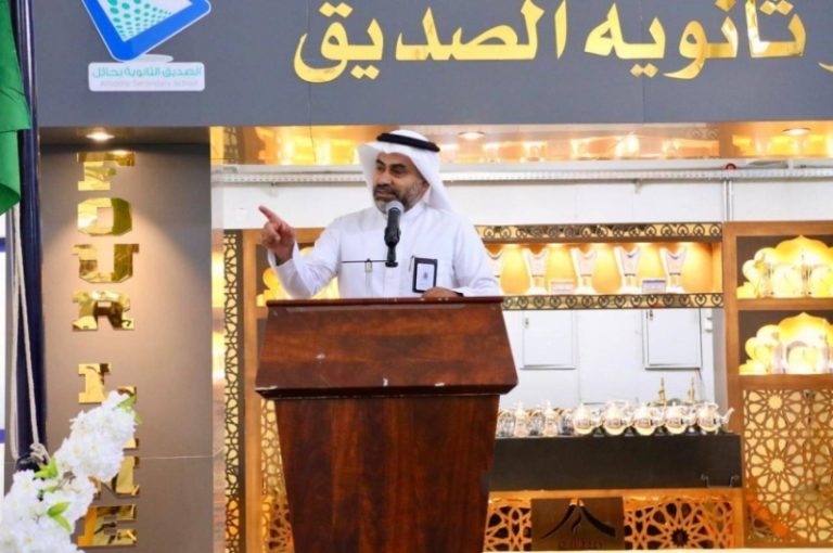مدير تعليم حائل يشيد بقائد المدرسة الثانوية: “فخر للتعليم”