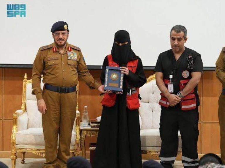مدير عام الدفاع المدني يختتم الأعمال التطوعية لحج 1446هـ