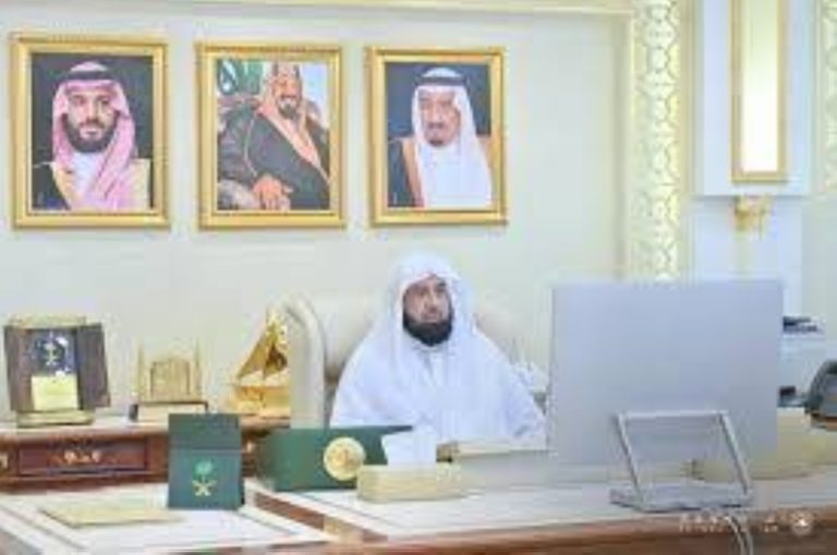 «مركز الوثائق» يطلق صفحة جديدة لـ«الأمر بالمعروف»
«الأمر بالمعروف» يعلن عن إطلالة جديدة عبر مركز الوثائق
«صفحة جديدة» من مركز الوثائق تحتضن «الأمر بالمعروف»
«الأمر بالمعروف» يحتفي بإطلاق صفحة جديدة من مركز الوثائق