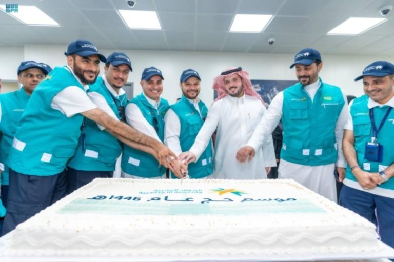مساعد وزير الموارد البشرية يجتمع مع نائب وزير الحج والعمرة ويكثف جولاته بالمشاعر